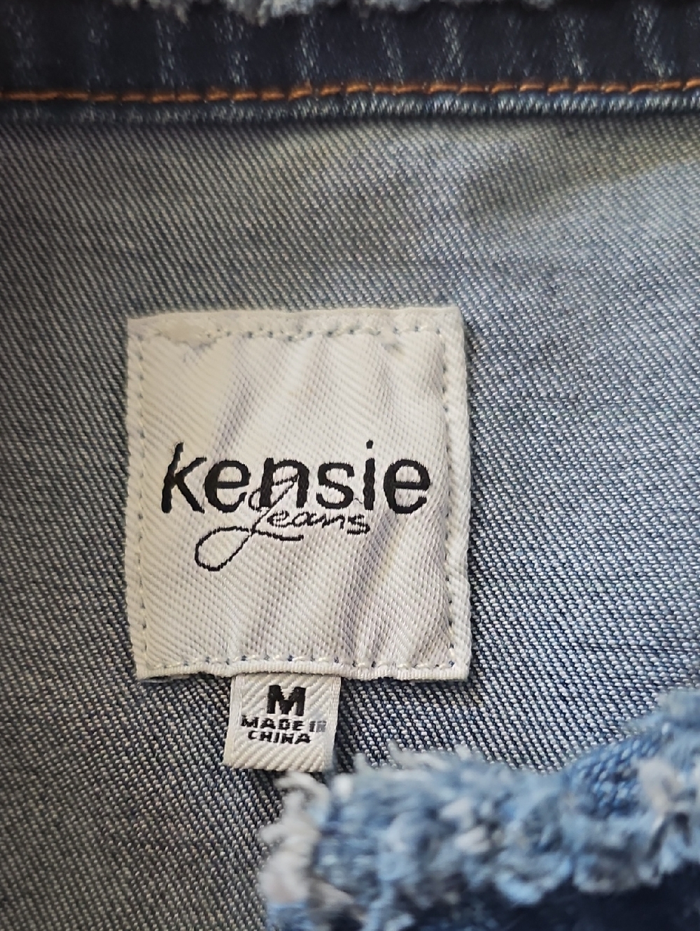 Kensie Jeans Frayed Neckline & Hem Faded Blue Denim Jean Jacket Women's Medium - Picture 11 of 13